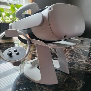 Vr with console and extra battery.